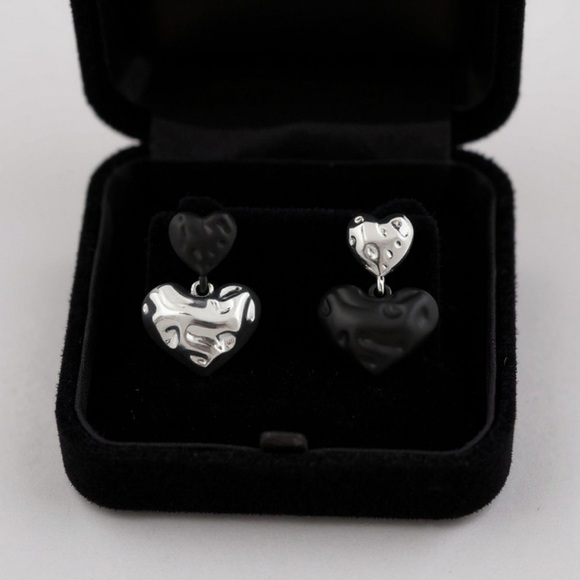 Alilang Double Heart Drop Earrings Black with Silver Textured Design - Picture 2 of 3